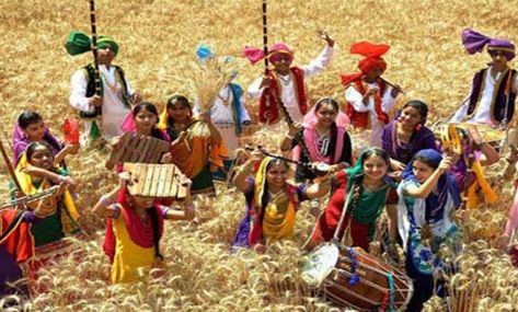 #Baisakhi #Celebrations Baisakhi Images, Punjab Festivals, Baisakhi Festival, Happy Baisakhi, Happy Lohri, Festival Ideas, Festivals Of India, Festivals Around The World, Kitty Games