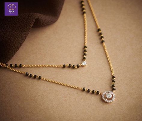 Small Mangalsutra Designs, Small Mangalsutra Designs Gold, Small Mangalsutra, Mangalsutra Designs Gold, Bridal Jewellery Inspiration, Wedding Jewelry Sets Bridal Jewellery, Mangalsutra Design, Delicate Gold Jewelry, Bridal Necklace Designs