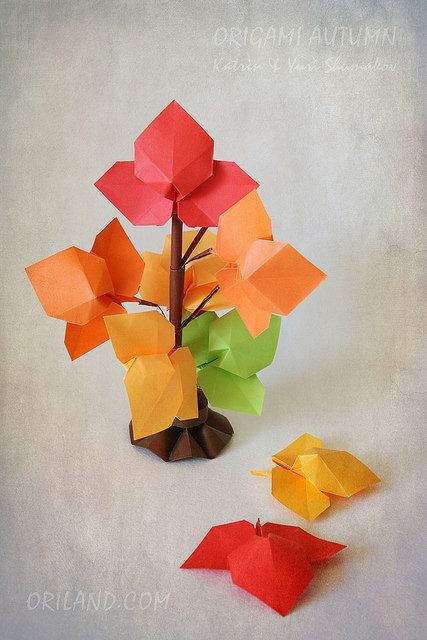 Origami Autumn | Autumn in Origami Garden! A simple tree mad… | Flickr Autumn Origami, Origami Garden, Leaves Origami, Paper Craft Animals, Origami Spring, Bouquet Origami, Craft Animals, Origami Tree, Origami Leaves