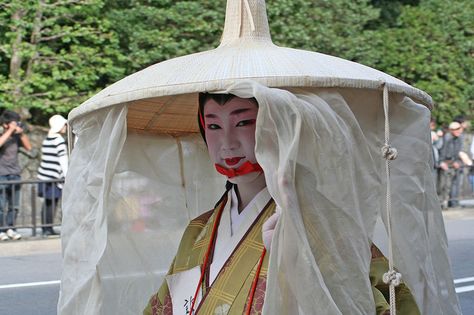 Bug Hat Close Up Japanese Veil Hat, Bug Hats, Hat Veil, Japanese Costume, Veiled Hats, Tomorrow Is Another Day, Rain Hat, Anime Inspired Outfits, Japanese Outfits