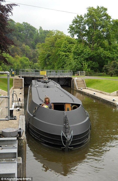 Car Interior Cleaner, Ideas Landscaping Front Yard, Walton On Thames, Rocks Landscape, Barge Boat, Dutch Barge, Landscape Ideas Front Yard, Narrow Boats, Landscaping Ideas With Rocks