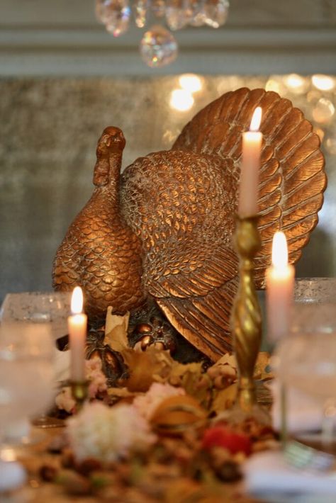 Turkey Decorations, Autumn Tablescapes, Beautiful Thanksgiving Table, Table Styling Ideas, Thanksgiving Table Settings Simple, Turkey Table, Simple Thanksgiving Table, Ideas For Thanksgiving, Turkey Decor