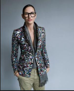 This blazer and her make up! Jenna Lyons Style, Jenna Lyons, Italian Leather Handbags, Giovanna Battaglia, Style Guru, J Crew Style, Sequin Blazer, Elegante Casual, Sequin Jacket