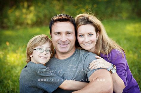 Family Pose Family Of 6 Sitting Poses, Family Of 5 Sitting Poses, Laying Down Family Poses, Large Family Sitting Poses, Parent And Child Poses, Madison Wi Wedding, Dragonfly Photography, Poses Family, Portrait Photography Tips