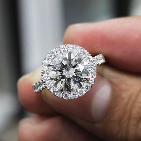 Halo diamond engagement ring