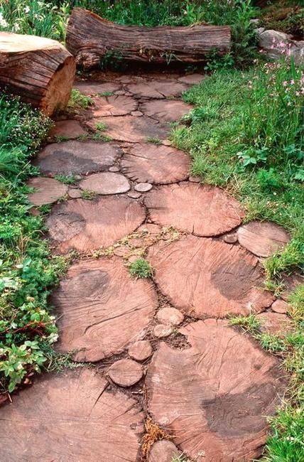 Wood Slices in Modern Yard Landscaping, Ideas for Garden Path Design Rustic Garden Lighting, The Secret Garden, Woodland Garden, Garden Pathway, Garden In The Woods, Rustic Garden Decor, Easy Garden, Flowers Garden, Garden Cottage