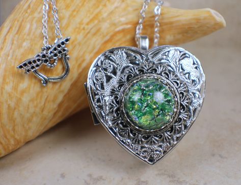 🎶 Unlock the magic within with our stunning Emerald Green Glass Opal Silver Music Box Locket! 💚✨ Perfect for storing your precious keepsakes and playing your favorite tunes, this locket is a must-have for any jewelry lover. 💍 Only $100.00, get yours now and add some sparkle to your life! ✨ #MusicBoxLocket #EmeraldGreen #Opal #Silver #JewelryLover #TreasureKeeper #Magical #MusicBox #Sparkle #LimitedEdition #Shop Shop Now https://bit.ly/3Bl9vmC Music Box Necklace, Music Box Locket, Heart Shaped Locket, Diamond Circle Necklace, Large Locket, Box Necklace, Port Elizabeth, Heart Locket Necklace, Circle Diamond