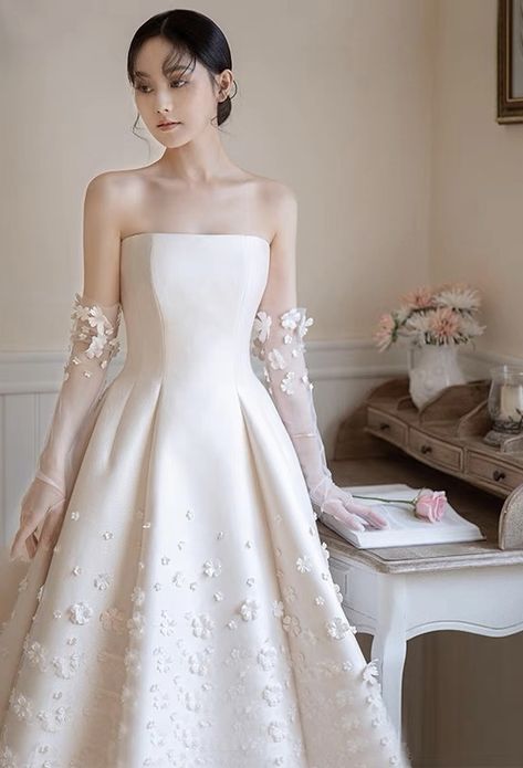 Wedding Dress Luxury, Wedding Dress Romantic, Plain Wedding Dress, Minimal Wedding Dress, Wedding Dress Suit, Thai Wedding Dress, Cape Wedding Dress, Satin Wedding Gown, Classy Wedding Dress