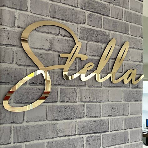 Mirror Office Design, Names On Wall Decor, Name Plaques For Nursery, Salon Suites Ideas, Wall Letters Decor, Mini Salon Ideas, Acrylic Name Sign, Mirror Letters, Spiegel Gold