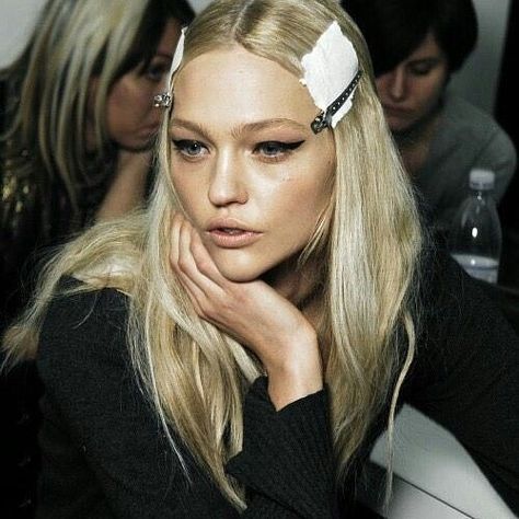 Check out more of these great items online! Make Up Studio, Sasha Pivovarova, Models Backstage, Model Lifestyle, Model Aesthetic, Models Off Duty, Model Life, Gossip Girl, Fashion Lover