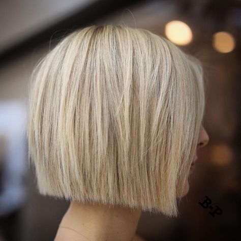 Is the blunt bob the most popular haircut of 2017? - TODAY.com Messy Bob, Straight Blonde Hair, Hairstyles For Fine Hair, Layered Bob Hairstyles, Bob Hairstyles For Fine Hair, Haircuts For Fine Hair, Short Blonde, Short Blonde Hair, Hair Do