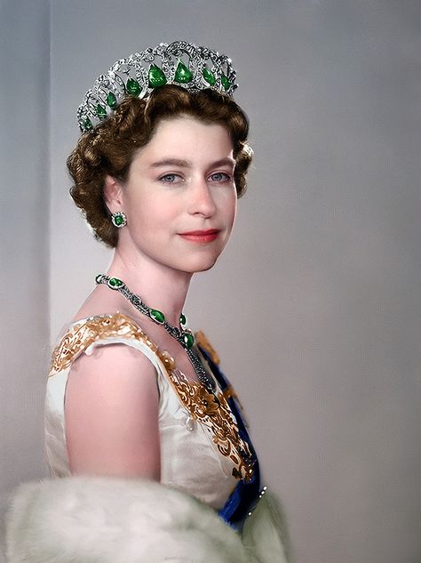 Queen Elizabeth Portrait, Ducesa Kate, Queen Elizabeth Photos, Princesa Elizabeth, Young Queen Elizabeth, Rainha Elizabeth Ii, English Royal Family, Reine Elizabeth Ii, Royal Family England