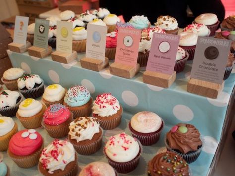 Cupcake Pop Up Shop Display, Bakery Pop Up, Bakery Pop Up Shop Ideas, Pop Up Bakery, Cookie Cottage, Cupcake Jemma, Bakery London, Cake Stall, Tooth Cake