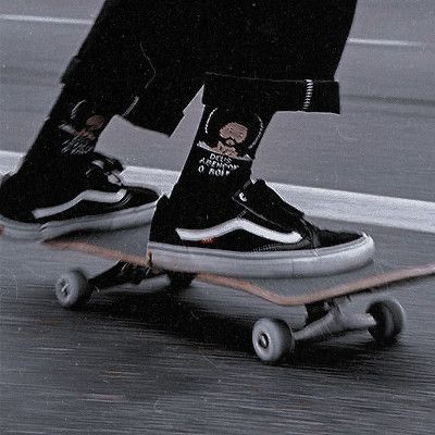 Skateboard Aesthetic, Skate 3, Skater Aesthetic, Cool Skateboards, Skateboarder, Grunge Photography, Aesthetic Grunge, Grunge Aesthetic, Black Aesthetic