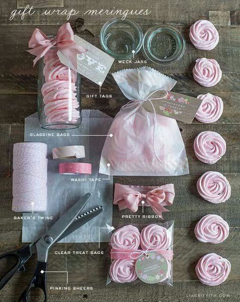 Gift wrap merengues Meringue Packaging, Valentine Meringues, Pink Meringues, Treats Gifts, Meringue Desserts, Meringue Recipe, Raspberry Rose, Pretty Rose, Meringue Cookies