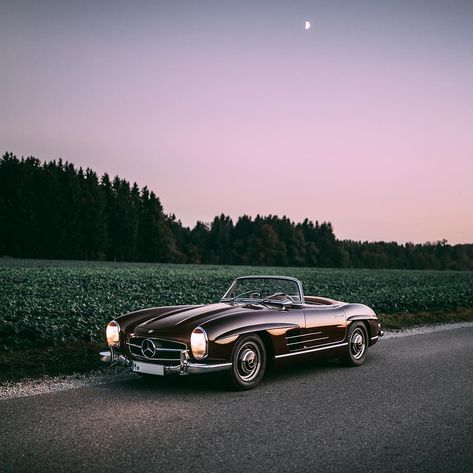 Stephan Bauer on Instagram: “It doesn’t get much more elegant than the @mercedesbenz 300SL Roadster.” Mercedes 300sl Roadster, 300sl Roadster, Gentleman Lifestyle, Mercedes 300sl, Wagon Cars, Mercedes G Wagon, Mercedes Sl, Mercedes Benz 300, Benz G