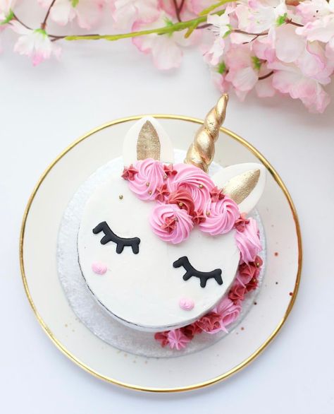 Unicorn Mini Cake, Unicorn Bento Cake, Bento Cake Unicorn, Small Unicorn Cake, Mini Unicorn Cake, Unicorn Cake Design, Comic Cake, Confectionary Art, Unicorn Day