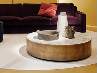 BELT | Tavolino rotondo Meridiani Table, Round Coffee Table Tray, Brass Round Coffee Table, Paris Living Rooms, Paris Living, Round Couch, Coffee Table Size, Round Wood Coffee Table, Coffee Table Dimensions