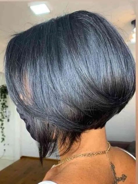 This subtle layered bob fall haircut adds soft dimension to your look, perfect for enhancing natural hair texture. The layers are delicately cut to create a gentle flow, giving the haircut a light and airy feel that’s ideal for the cooler autumn days. It’s a versatile style that can be dressed up or down, making it a fall favorite. Smooth Bob Hairstyles, Straight Thick Hair, Bob Hairstyles For Black Women, Natural Hair Bob, Bob Hairstyles For Thick, Light Blonde Hair, Short Sassy Hair, Angled Bob, Hot Short