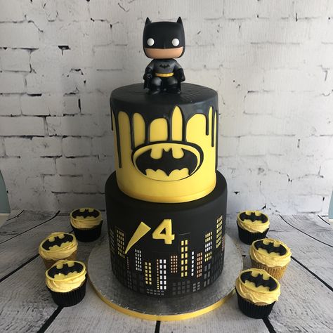 Batman Themed Birthday Party, Batman Birthday Cakes, Easy Minecraft Cake, Batman Theme, Superhero Birthday Cake, Baby Batman, Batman Cake, Batman Birthday Party, 4th Birthday Cakes