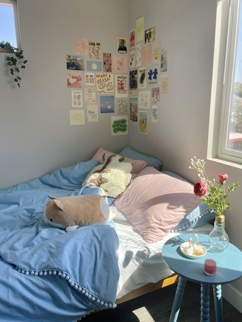 Pastel Blue Room, Pink Dorm Aesthetic, Pink Dorm Ideas, Light Blue Dorm Room, Light Blue Dorm, Blue Dorm Room Ideas, Hostel Room Makeover, Blue Dorm Room, Purple Dorm Rooms