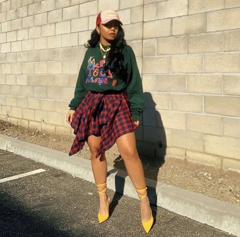 Dress Hoodie, Plaid Skirt Outfit, Plaid Skort, Skirt Streetwear, Instagram Dress, 30s Fashion, Streetwear Fits, Fun Photoshoot, Skirt Fabric