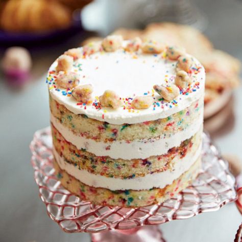 Meet The Milk Bar Birthday Cake So Good Jay-Z And Taylor Swift Rave About It - Milk Bar Birthday Cake, Momofuku Milk Bar, Cake Wraps, Layer Cake Recipes, Best Cake, Birthday Cake Recipe, Milk Bar, Cool Birthday Cakes, Crumble Topping