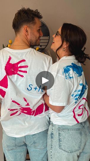 Hug Tshirt Painting, Hug Shirts With Paint, Couple Tee Shirts Ideas, Hug Tshirt, Painting Date, Tshirt Painting, Anniversary Gifts For Couples, Couple Shirts, White Painting