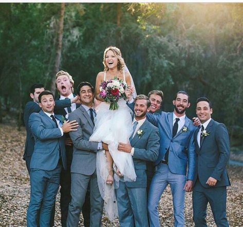 Groomsmen Pictures, Wedding Group Photos, Navy Suits, Funny Wedding Pictures, Bridal Parties Pictures, Wedding Portrait Poses, Wedding Picture Poses, Wedding Groomsmen, Bridal Photoshoot