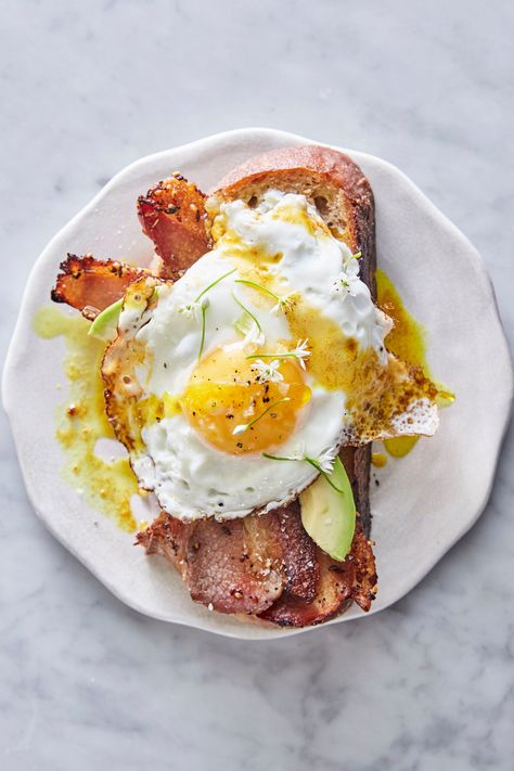 BACON, EGG AND AVOCADO TOAST WITH TURMERIC DRIZZLE — Edible Living Egg And Avocado Toast, Toast Bacon, Gourmet Sausage, Avocado Toast Egg, Bacon Avocado, Turmeric Recipes, Be My Last, Red Lentil Soup, Fennel Salad