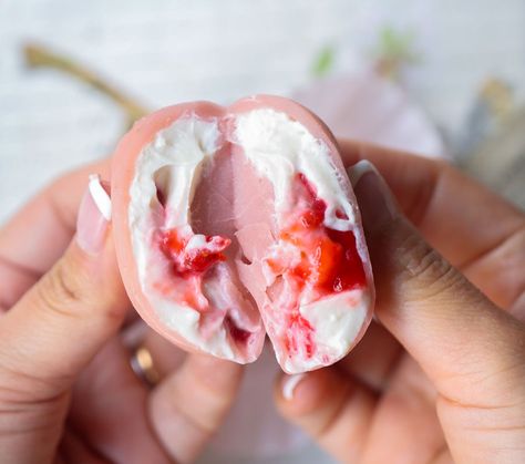 Perfect Cream Cheese and Strawberry Pink Mochi. Strawberry Mochi Cake, Mochi Strawberry, Strawberry Mochi Recipe, Mochi Red Bean, Strawberry Ice Cream Mochi, What Is Mochi, Strawberry Mochi, Mochi Cake, Mochi Recipe