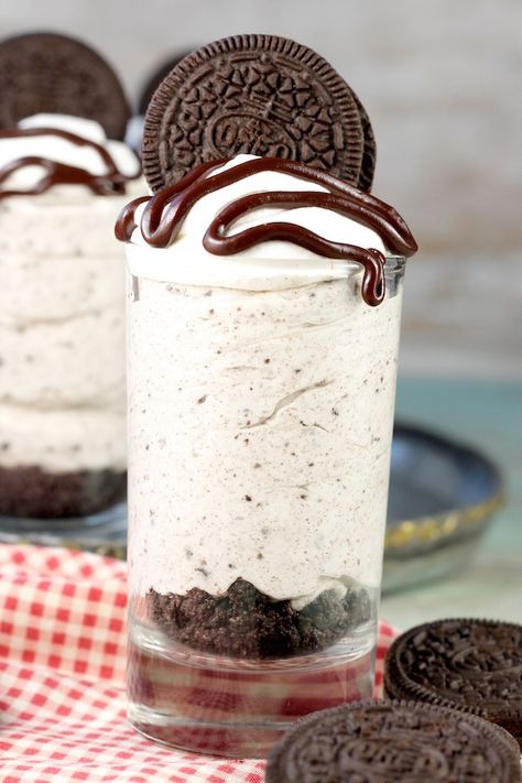 Easy Desserts Oreo, Cheesecake In Cup, Cheesecake Individual, Baked Oreo Cheesecake Recipe, Shot Glass Desserts, Creamy Chocolate Cheesecake, Desserts Oreo, Cheesecake Ideas, No Bake Oreo Cheesecake