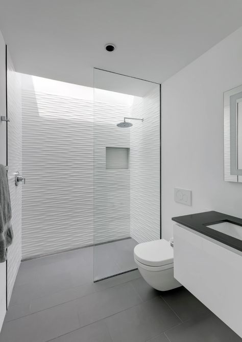 Bathroom Ideas Gray And White, Gray And White Small Bathroom, Bathroom Without Tiles, Gray Bathroom Floor Tile, Toilet Makeover, Design Interior Baie, Showers Without Doors, Makeover Kamar Mandi, Doorless Shower