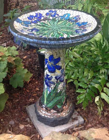 Mosaic Birdbath, Mosaic Pots, Diy Bird Bath, Mosaic Garden Art, Mosaic Birds, Mosaic Tile Art, Mosaic Stained, Mosaic Art Projects, Diy Birds