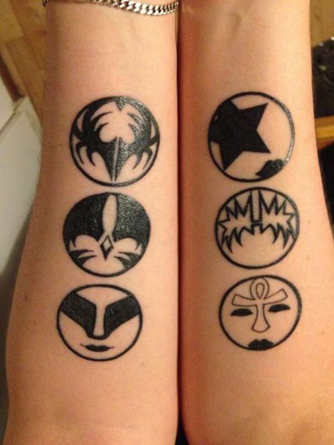 Kiss icons faces Rock Band Tattoos, Kiss Rock Band, Kiss Tattoo, Banda Kiss, Icon Tattoo, Kiss Tattoos, Rock Tattoo, Army Tattoos, Kiss Face