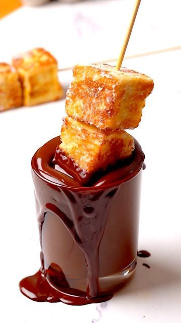 French Toast Cubes, Crispy French Toast, Maple Syrup Recipe, Menu Project, Dessert Presentation, Bawang Bombay, Double Cream, Brunch Recipe, Loaf Of Bread