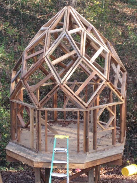 Reclaimed wooden "zome" structures are an expression of nature's double helix : TreeHugger Yoga Meditation Space, Geodesic Dome Homes, Dome Structure, Dome Home, Double Helix, Dome House, Geodesic Dome, Chicken House, Earthship