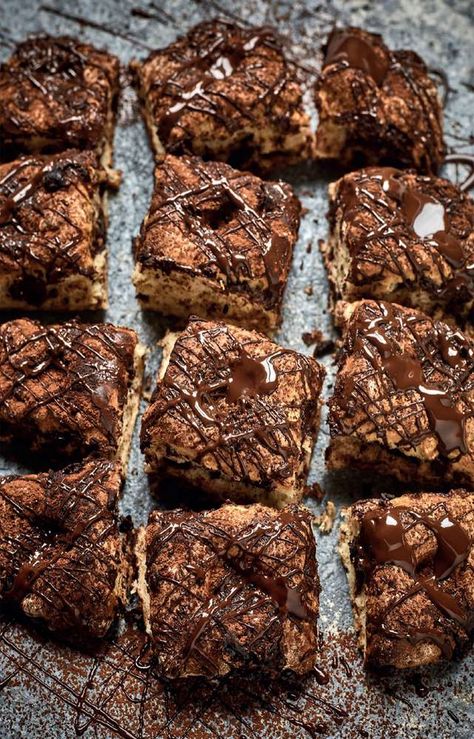 Caramel Soda Bread Tear and Share Chocolate Soda, Irish Desserts Traditional, Tear And Share Bread, Nadia Hussain, Bread Twists, Nadiya Hussain, Irish Desserts, Baking Breads, Yeast Recipes