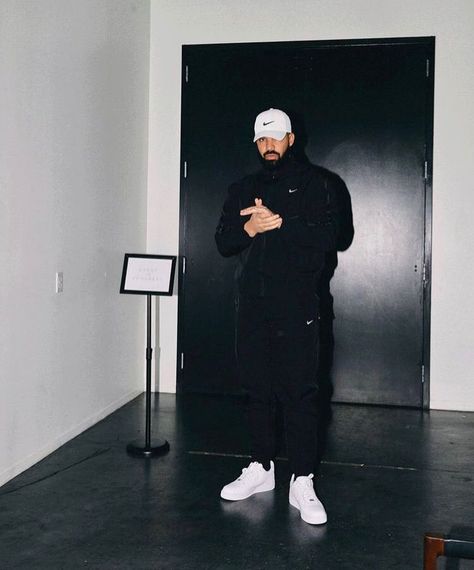 Drake Fashion, Drake Clothing, Drake Photos, Looks Hip Hop, Drake Graham, Estilo Cholo, Aubrey Drake, Black White Outfit, Black Men Street Fashion