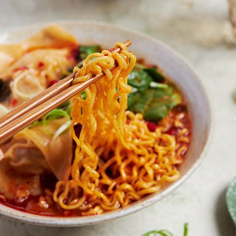 Spicy Wonton Noodle Soup - Marion's Kitchen Ramen Flavors, Oil Noodles, Wonton Noodle Soup, Wonton Noodles, Marion's Kitchen, Spicy Noodles, Asian Soup, Noodle Recipes, Noodle Soup