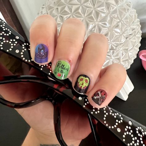 Evie Descendants Nails, Descendants Nails, Evie Descendants, Disney Nail, Red Christmas Nails, Raise Your Hand If, Disney Nails, Nails For Kids, Raise Your Hand