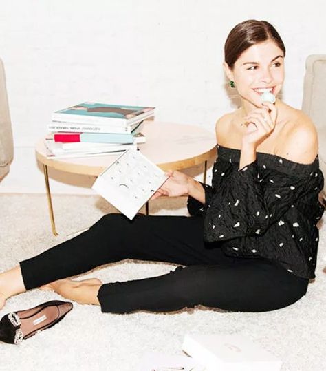 Career Code: How Emily Weiss Turned a Brand Into a Beauty Mo Emily Weiss Style, Emily Weiss, Michelle Lee, Green Galaxy, Award Show, Show Beauty, Latest Celebrity News, Women Leaders, Dewy Skin