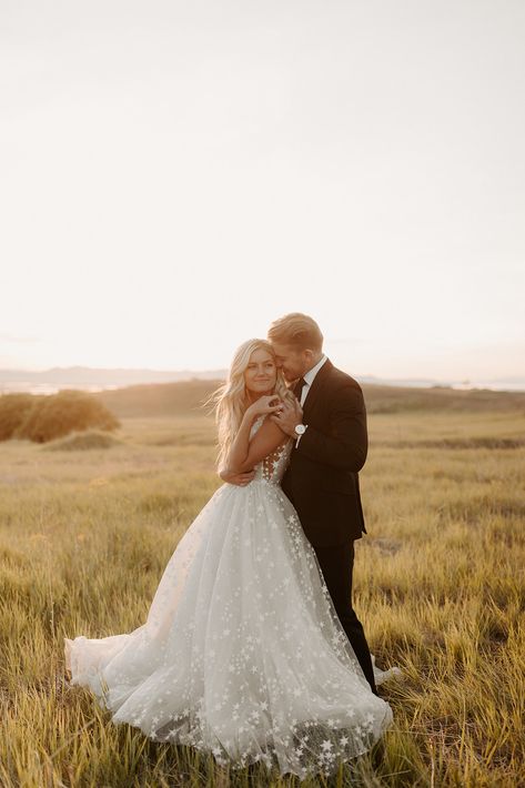 Sunset Wedding Photos, Wedding Dress Photography, Groom Photoshoot, Wedding Portrait Poses, Wedding Couple Photos, Bridal Pictures, Sunset Wedding, Bridal Session, Utah Wedding Photographers