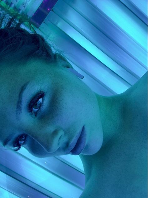 Tanning Bed Aesthetic, Chav Aesthetic, 2024 Manifestations, English Girl, Tan Nails, Catfish Girl, Tanning Beds, Princess Makeover, Plastic Fantastic