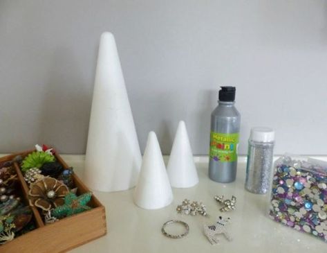 DIY Tutorial: A Vintage Jewel Christmas Tree - Kate Beavis Vintage Expert Styrofoam Jewelry Christmas Tree, Diy Vintage Jewelry Christmas Tree, Vintage Jewelry Tree Diy, Jewel Christmas Tree Diy, Diy Jewelry Christmas Tree, Costume Jewelry Christmas Tree Diy, Jeweled Christmas Trees Diy, Beaded Christmas Tree Tutorial, Broach Christmas Tree Diy