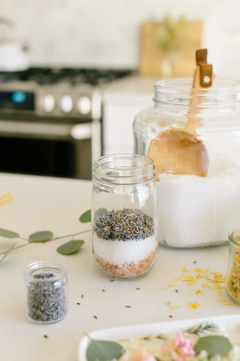 How fun would this be as a scanning party?! Make-Your-Own Bath Salt Bar #bathsalt #essentialoils Bath Salt Bar, Make Bath Salts, Epsom Salt Cleanse, Diy Bath Salts, Beauty Bar Salon, Diy Bath Salt, Salt Making, Bath Salts Diy, Salt Bar