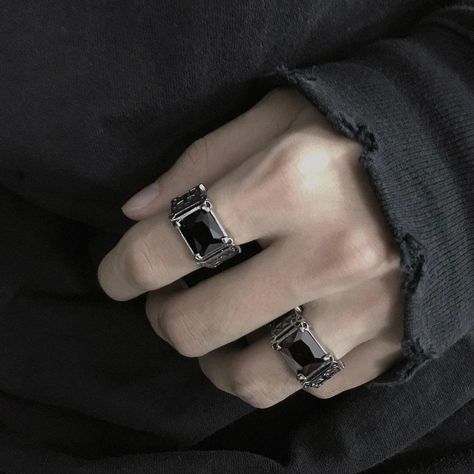 Black Rings Aesthetic Men, Black Rings Aesthetic, Male Rings Aesthetic, Men Rings Aesthetic, Hands With Rings, Rings Male, Gen Z Fashion, Asian Streetwear, Emo Men