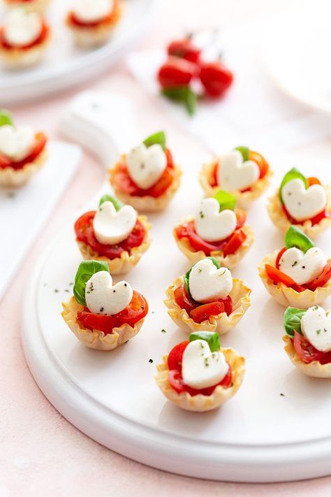 The ultimate Valentine's Day Appetizer these heart-shaped caprese phyllo cups are an easy and delicious no-bake appetizer for the holiday! Mini Antipasti, Courtney Whitmore, Valentines Party Food, Baked Appetizers, Valentine Stuff, Phyllo Cups, Mini Appetizers, Elegant Appetizers, Valentine Dinner