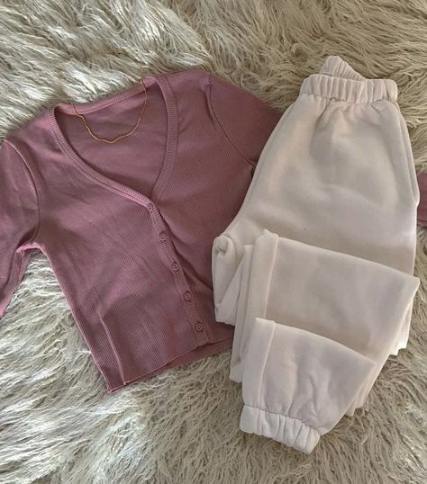 Cute Pajama Sets, Looks Party, Everyday Fashion Outfits, Casual Day Outfits, Causual Outfits, Cute Comfy Outfits, Simple Trendy Outfits, Teenage Fashion Outfits, Pajama Sets