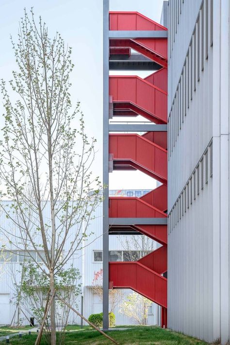 Staircase Architecture, External Staircase, Living In China, Exterior Stairs, Stairs Architecture, Contemporary Building, Industrial Architecture, Architecture Design Concept, Beijing China